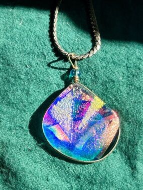 Vintage Whiting & Davis Iridescent Dichroic Glass Pendant Necklace - Signed